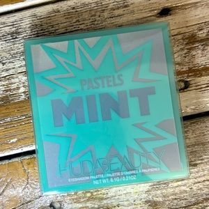 Huda beauty mint pastel obsessions eyeshadow palette